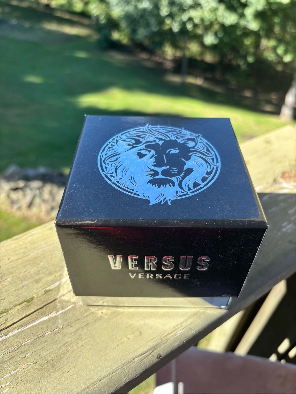 Versus Versace Women’s Gold Toned Watch NWT - Picture 4 of 4